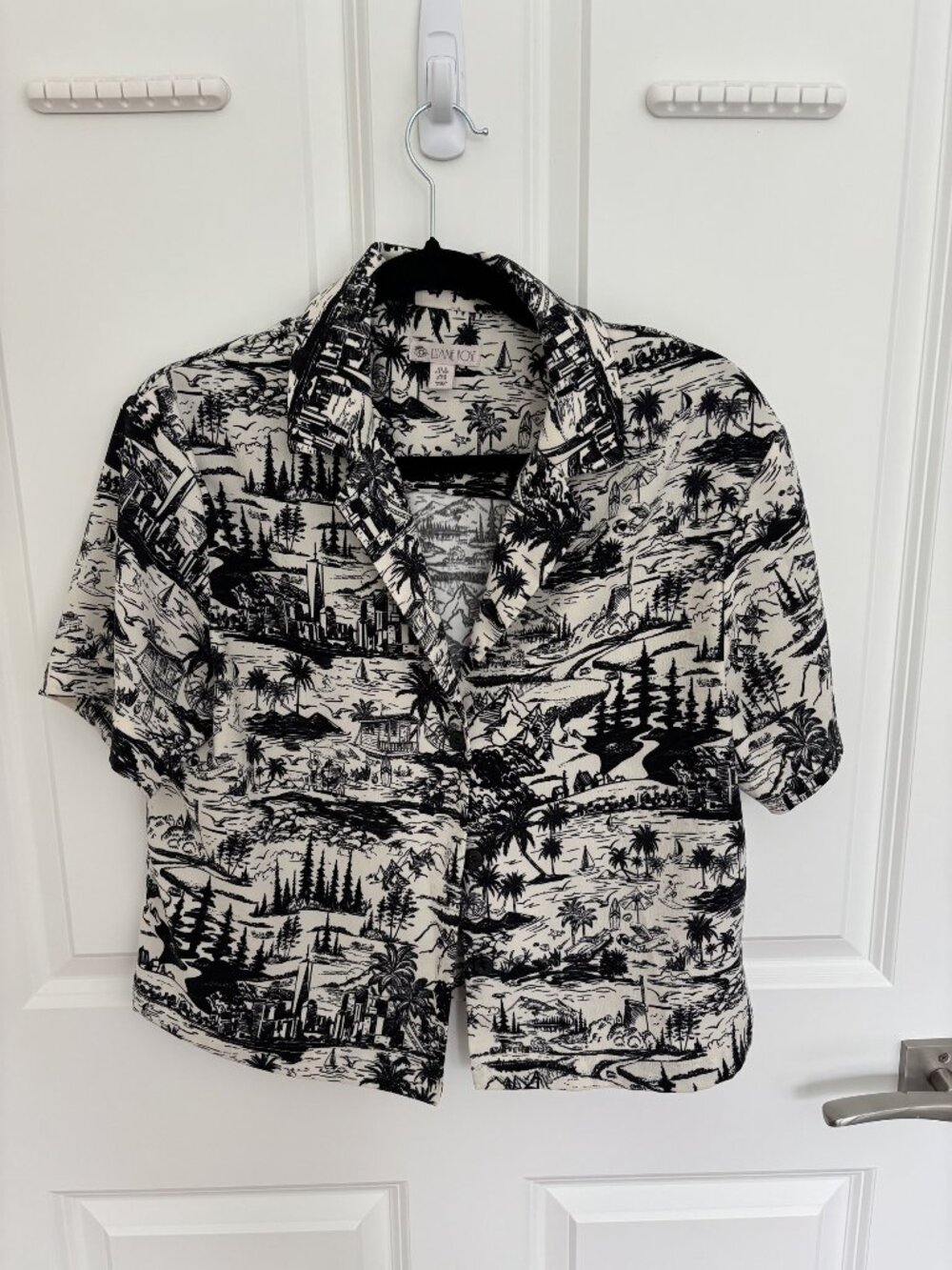 Eliane Rose Black & White Tropical Print Short Sleeve Button Up Shirt, Size S